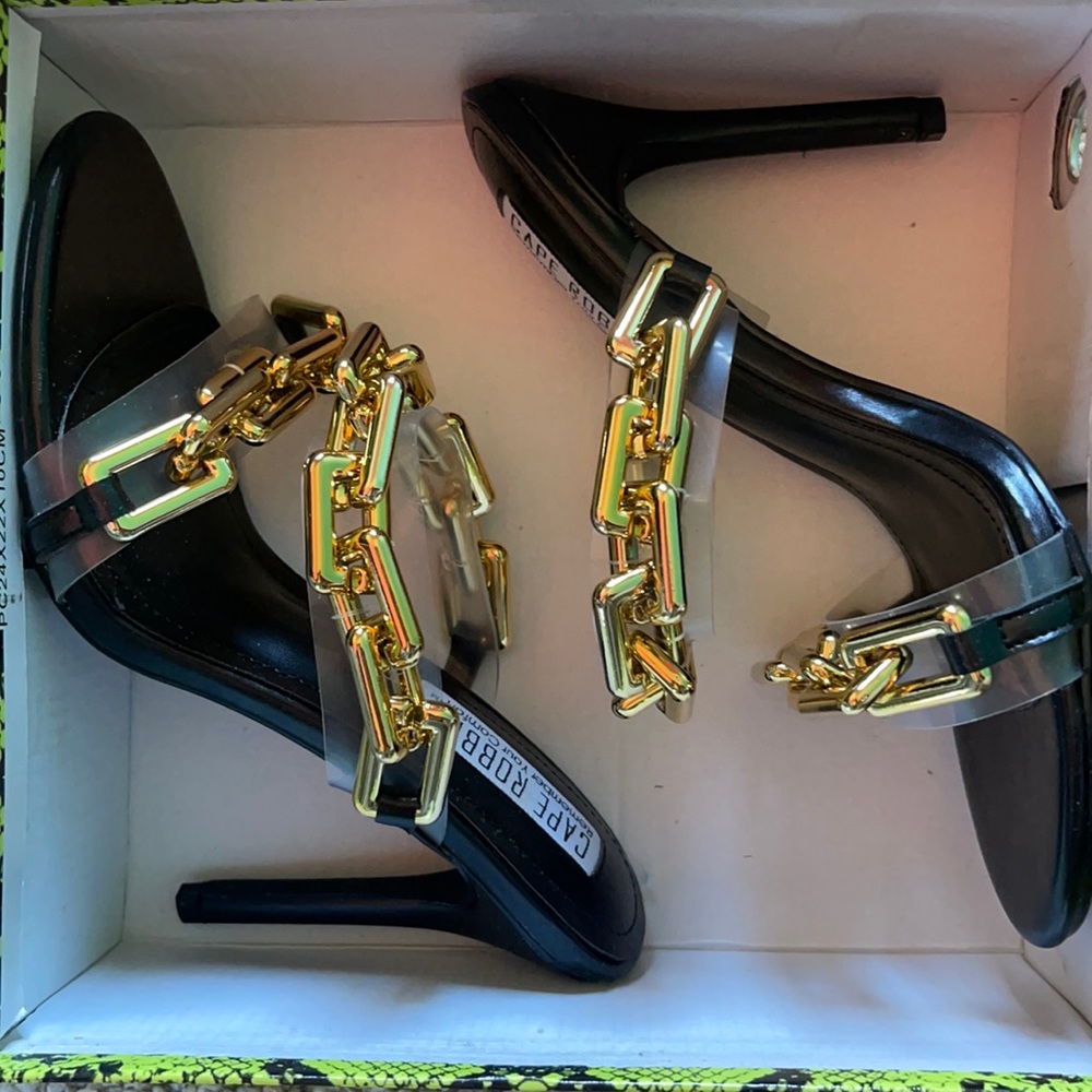 CHAINED HEELS